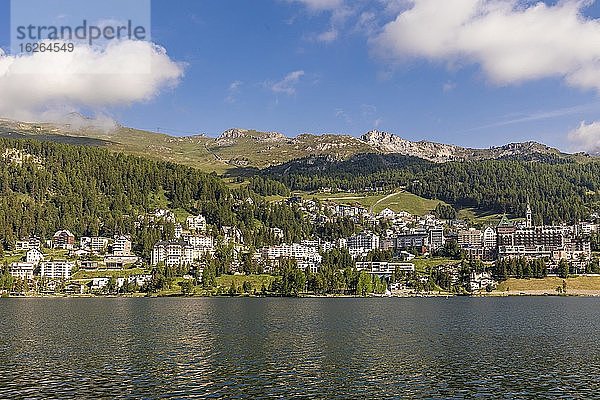 St. Moritz-Dorf und der St. Moritzersee  St. Moritz  Engadin  Graubünden  Schweiz  Europa