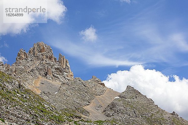 Felsformationen und Berglandschaft am Latemar  Obereggen  Oberholz  Dolomiten  Südtirol  Italien  Europa