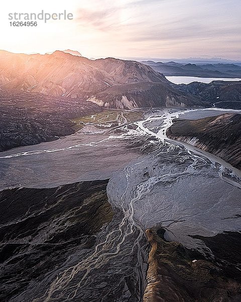 Luftaufnahme von den Landmannalaugar Bergen  Island  Europa