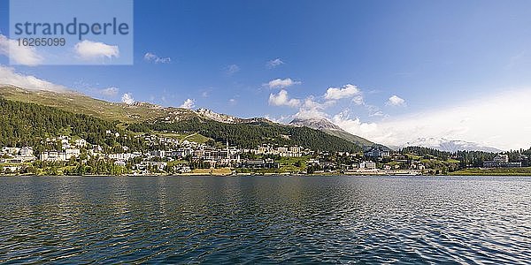 St. Moritz-Dorf und der St. Moritzersee  St. Moritz  Engadin  Graubünden  Schweiz  Europa