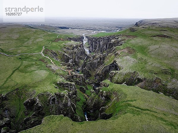 Luftaufnahme  Fjaðrárgljúfur Canyon  Südisland  Island  Europa