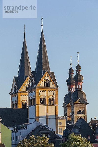 Florinskirche und Liebfrauenkirche bei Abendlicht  Koblenz  Rheinland-Pfalz  Deutschland  Europa