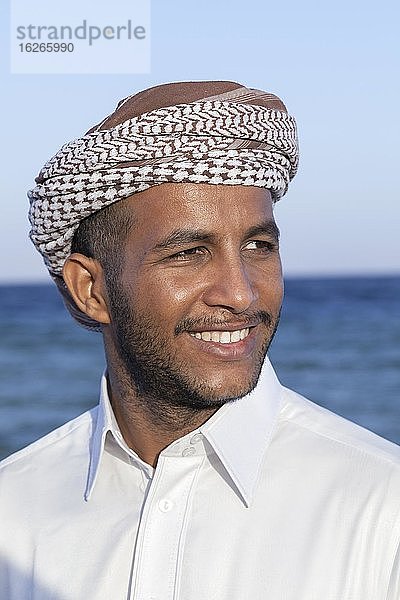 Porträt eines jungen Beduinen aus Dahab  Ägypten  Afrika