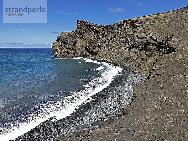 Karge Vulkanküste  Steilküste  Vegetationslos  Capelinhos  Faial  Azoren  Portugal  Europa