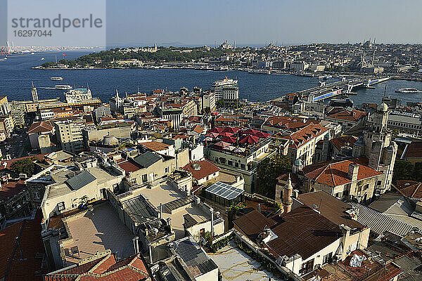 Türkei  Istanbul  Blick vom Galata-Turm über das Goldene Horn und den Bosporus