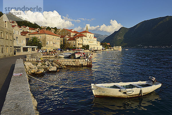 Montenegro  Crna Gora  Perast an der Bucht von Kotor