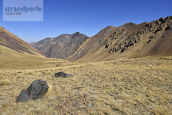 Iran  Provinz Mazandaran  Alborz-Gebirge  Hezarsham-Hochebene  Gebiet Alam Kuh  Takht-e Suleyman-Massiv