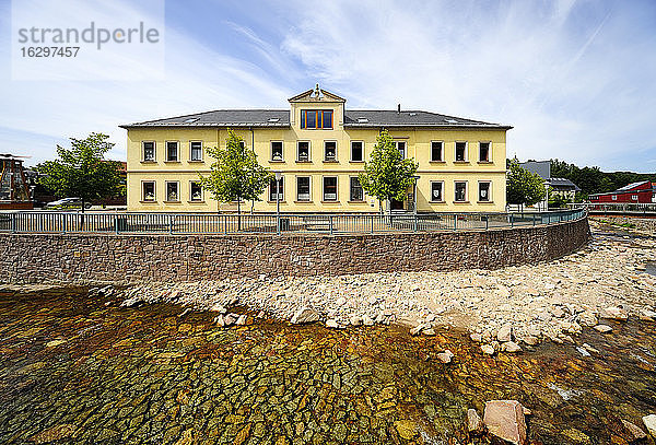 Deutschland  Sachsen  Schmiedeberg  Schule und Heimatmuseum an der Roten Weißeritz