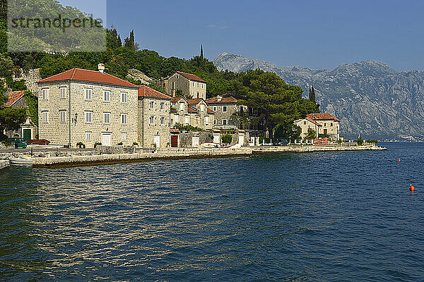 Montenegro  Crna Gora  Hafen Perast  Bucht von Kotor