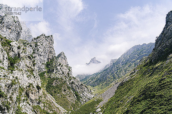 Bergkette an der Ruta Del Cares  Asturien  Spanien