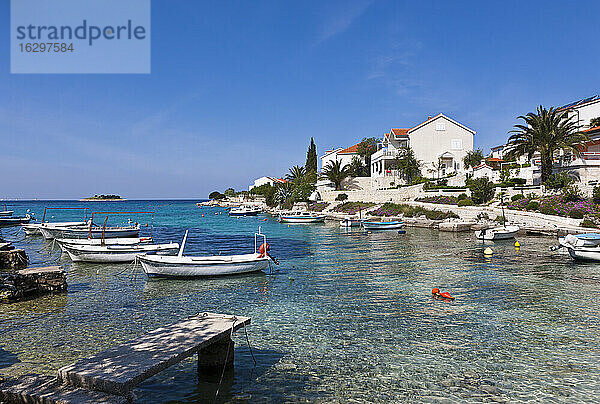 Kroatien  Dalmatien  Rogoznica  Bucht und Hafen