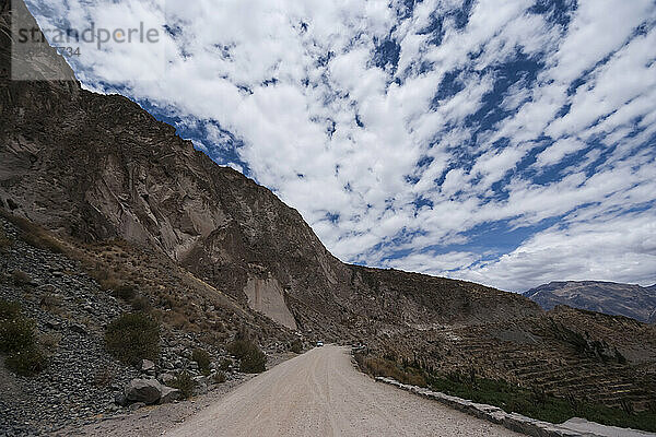 Südamerika  Peru  Colca Canyon  Chivay  Cruz del Condor  Straße