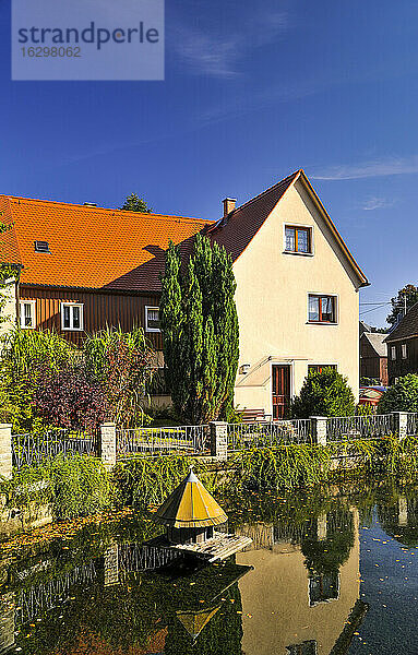 Deutschland  Sachsen  Hinterhermsdorf  Haus am Teich