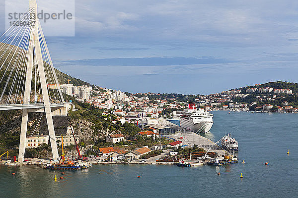 Kroatien  Dubrovnik  Blick auf die Franio Tudjman-Brücke