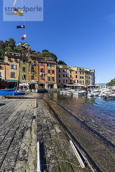 Italien  Ligurien  Portofino  Blick auf den Hafen