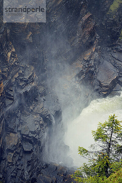 Schweden  Gaeddede  Wasserfall Haellingsafallet