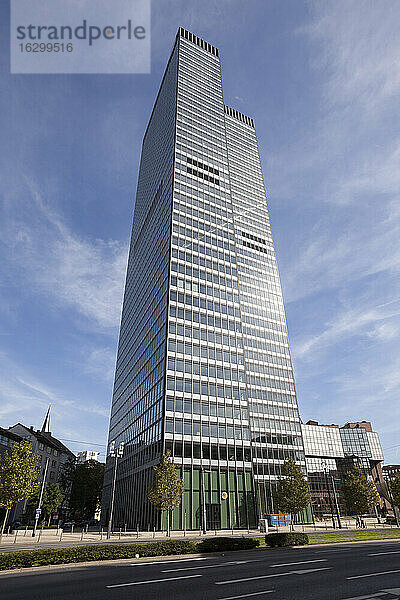 Deutschland  Hessen  Frankfurt  Fassade eines Büroturms
