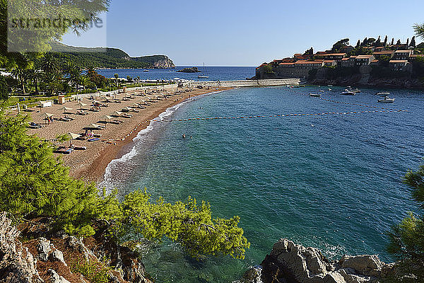 Montenegro  Strand von Sveti Stefan