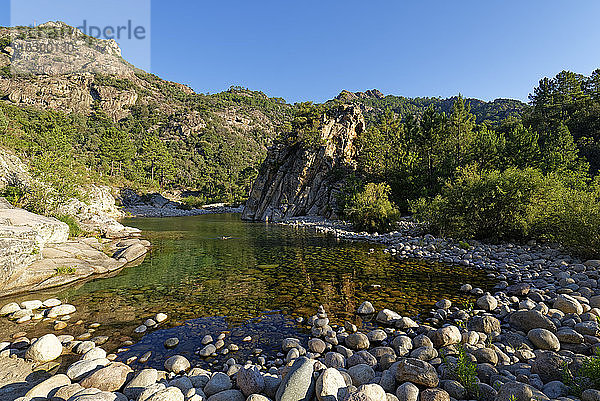 Der Fluss Solenzara im Sommer