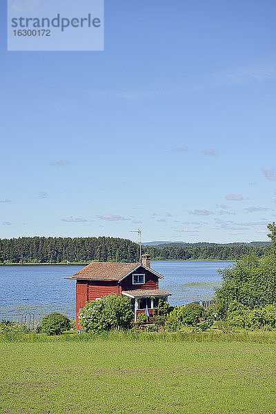 Schweden  Mora  Rote Hütte am Siljansee