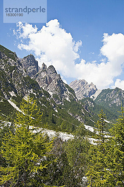 Italien  Südtirol  Dolomiten  Naturpark Fanes-Sennes-Prags  Berge am Seekofel