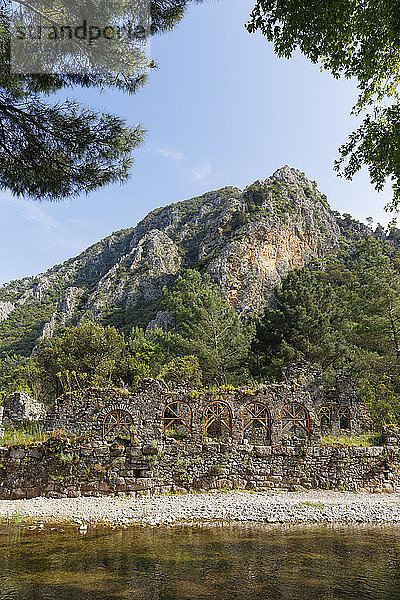 Türkei  Lykien  Lykische Küste  Olympos  Ruine einer byzantinischen Basilika