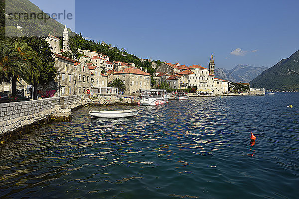Montenegro  Crna Gora  Hafen Perast  Bucht von Kotor