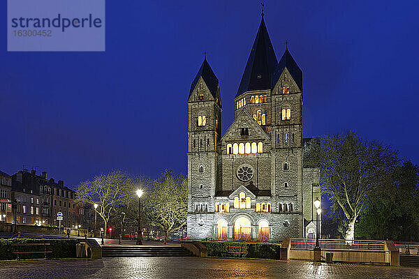Frankreich  Lothringen  Metz  Temple Neuf bei Nacht