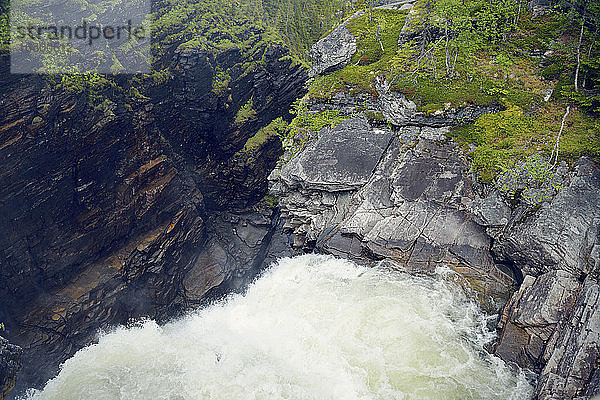 Schweden  Gaeddede  Wasserfall Haellingsafallet