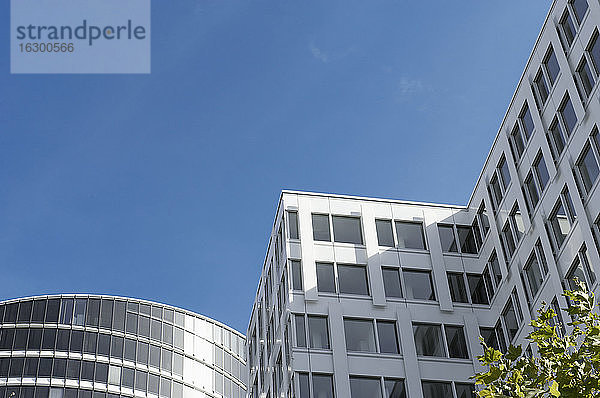 Deutschland  Nordrhein-Westfalen  Düsseldorf-Golzheim  Teil der Fassade des Bürogebäudes Sky-office