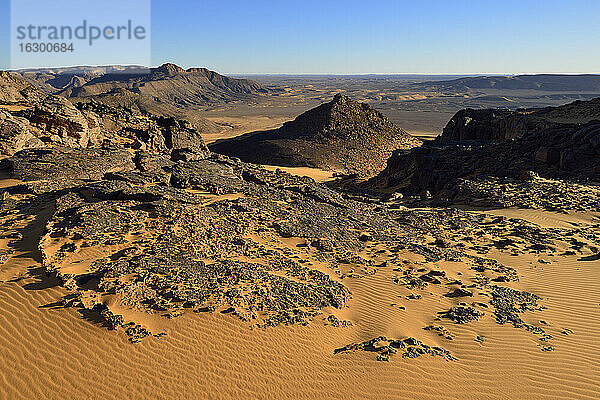 Afrika  Algerien  Sahara  Tassili N'Ajjer National Park  Westlicher Abhang der Tadrart Hochebene