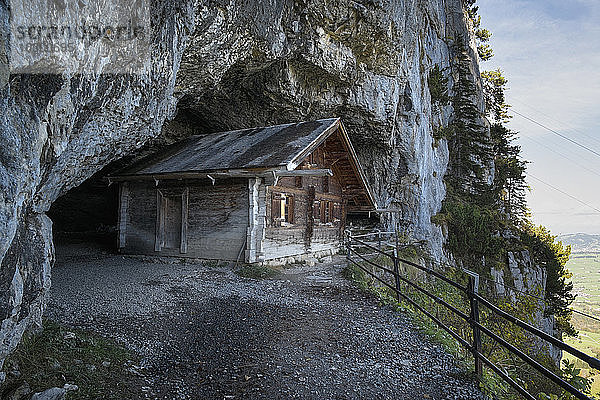 Schweiz  Kanton Appenzell-Innerrhoden  Eremitage vor der Bärenhöhle neben dem Wildkirchli