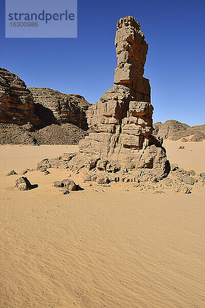 Afrika  Algerien  Sahara  Tassili N'Ajjer Nationalpark  Tadrart  Felsenlandschaft im Immouroudengebiet