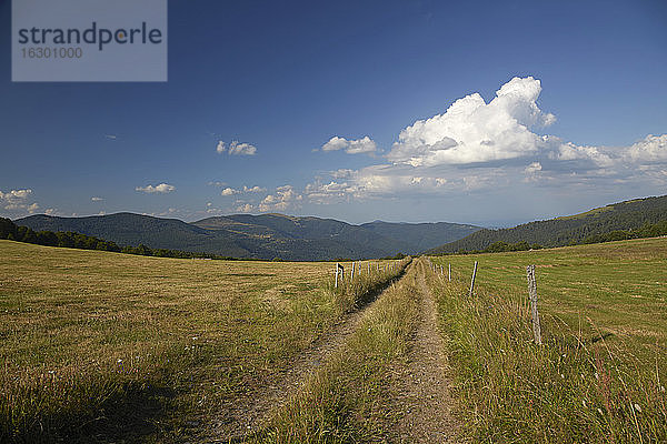 Frankreich  Blick auf die Landschaft