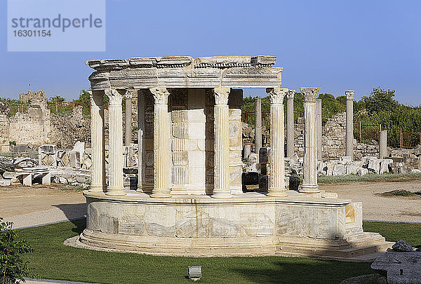 Türkei  Side  Antiker Tempel der Tyche