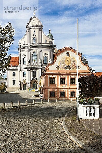 Deutschland  Bayern  Oberbayern  Altötting  Wallfahrtskirche St. Anna und ehemaliges Franziskanerhaus