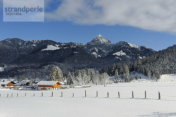 Deutschland  Oberbayern  Winter am Wendelstein  Geitau im Leitzachtal bei Bayerischzell