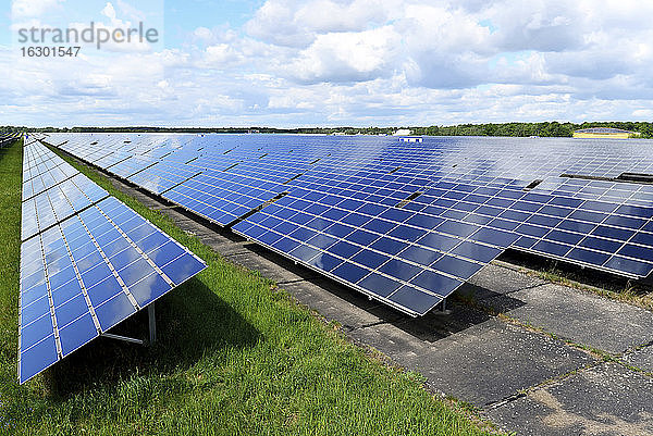 Deutschland  photoelektrische Zellen eines Solarkraftwerks