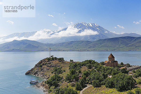 Türkei  Insel Akdamar  Armenische Kirche des Heiligen Kreuzes am Vansee