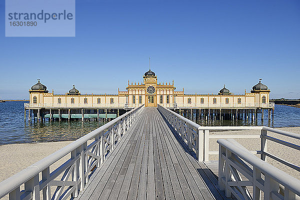 Schweden  Varberg  Badehaus an der Ostsee