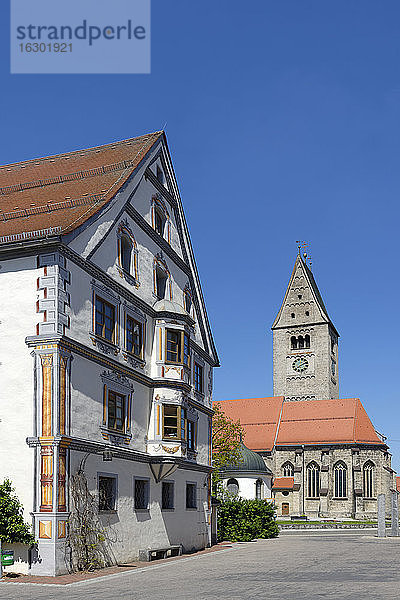 Deutschland  Bayern  Obergünzburg  St. Martinskirche und Bezirksamt