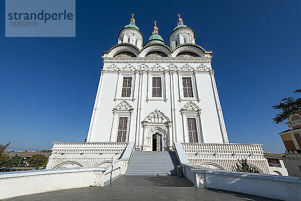 Russland  Astrachan  Fassade der Mariä-Entschlafens-Kathedrale
