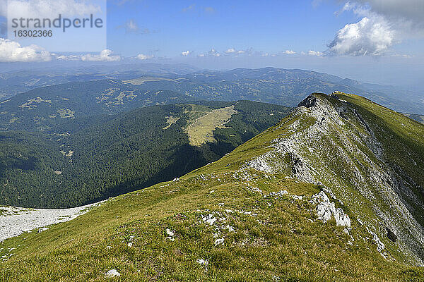Montenegro  Crna Gora  Blick von Komovi auf das Bjelasica-Gebirge