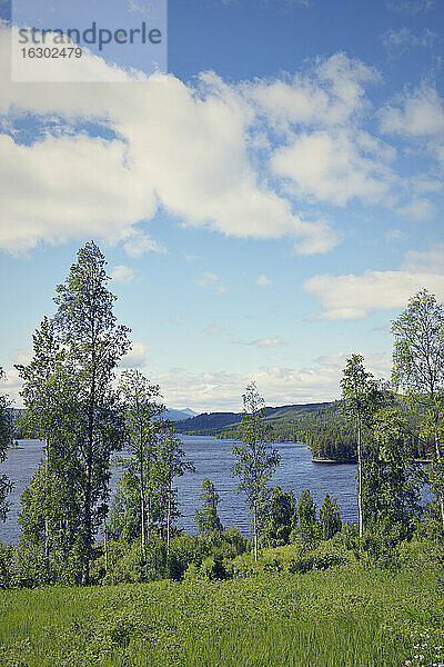 Schweden  Stroemsund  Landschaft am Vildmarksvaegen