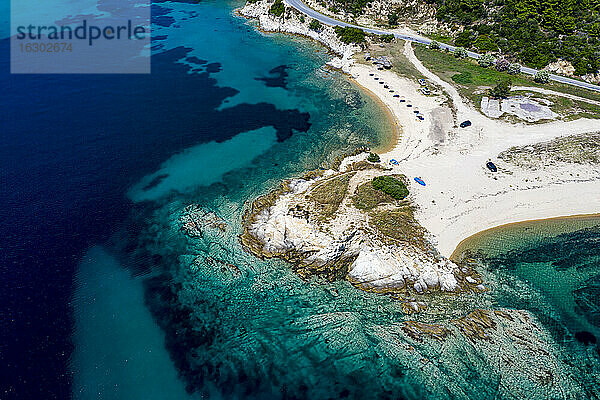 Griechenland  Sithonia  Luftaufnahme von Ema Beach im Sommer
