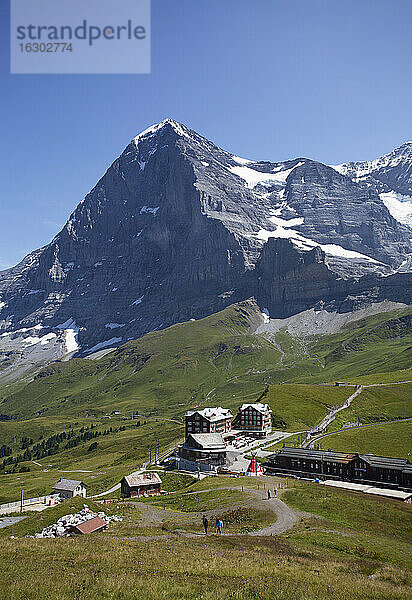 Schweiz  Berner Oberland  Grindelwald mit Eiger  Kleine Scheidegg  Jungfraubahn und Hotel