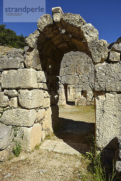 Türkei  archäologische Stätte von Arykanda  Eingang zu den antiken Bädern
