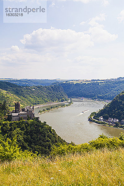 Deutschland  Rheinland-Pfalz  St. Goarshausen  Blick auf Burg Katz mit Rhein