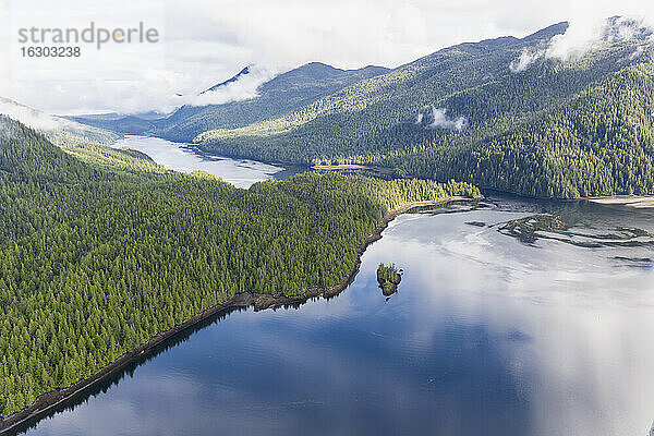 Kanada  British Columbia  Khutzeymateen Provincial Park  Great Bear Rainforest  Luftaufnahme