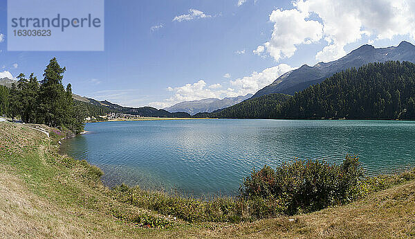 Schweiz  Oberengadin  Blick auf den Champfer See